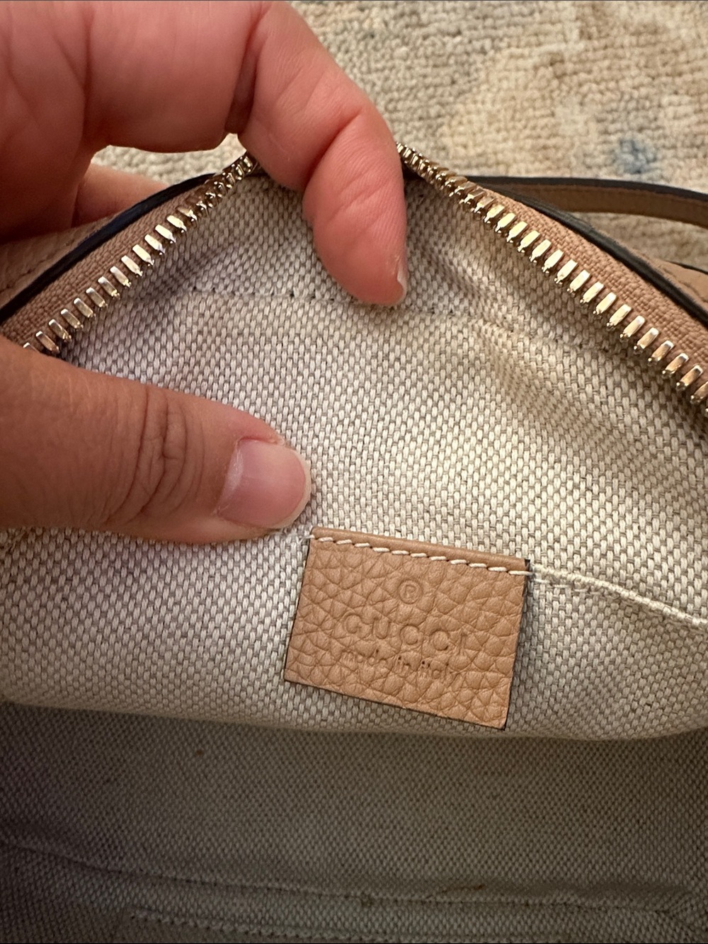 GUCCI
Pebbled Calfskin Small Soho Disco Bag. Rose Beige - Picture 12 of 13